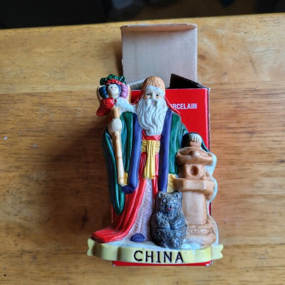 4 Santa's Of The Nations Porcelain Figurines China, Italy, France, England GUC - Picture 7 of 10